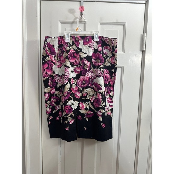 White House black market skirt - Picture 3 of 3